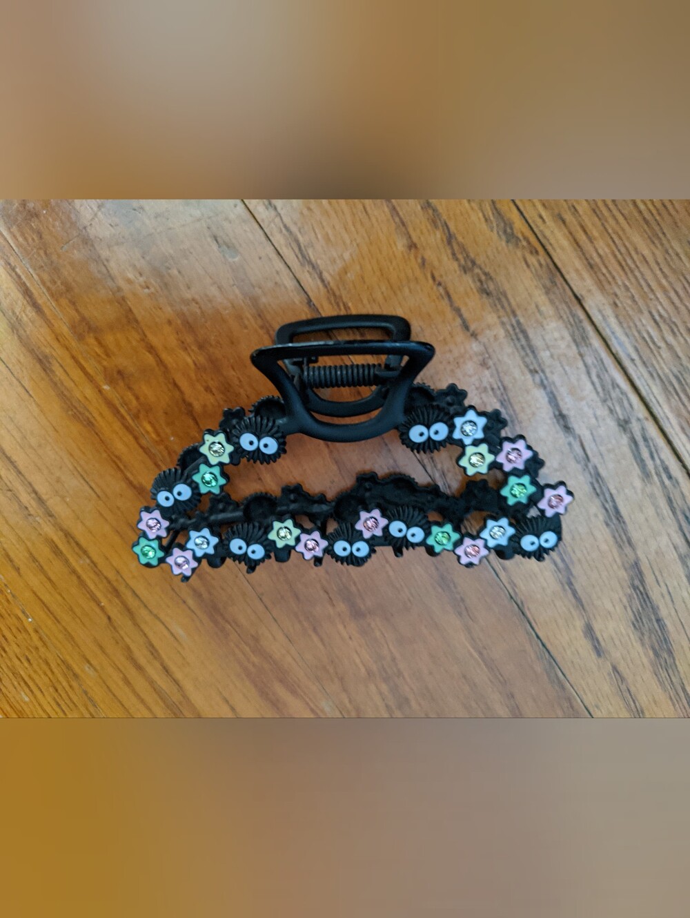 Hot Topic clip.